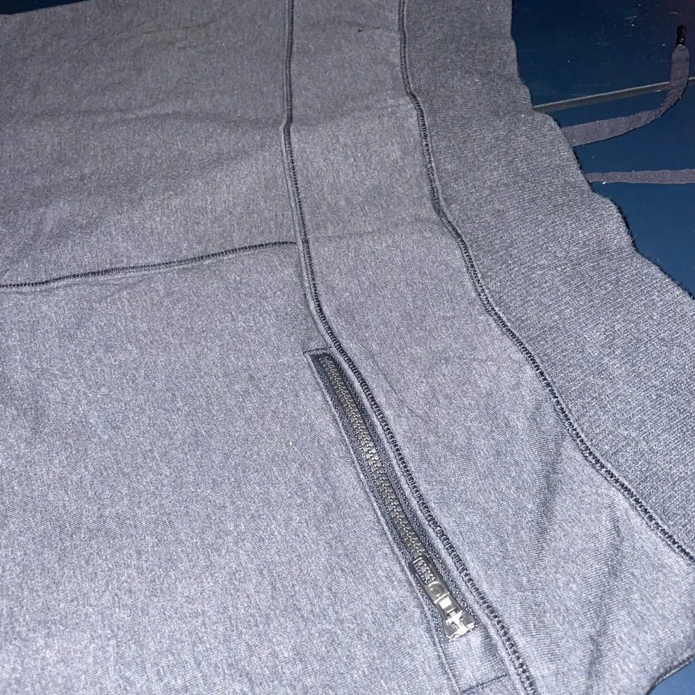 NWOT Lulu Lemon sweat pants. Medium. Tapered at the bottom - Picture 3 of 5